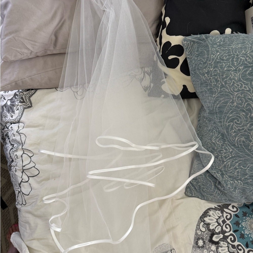 Elegant White Bridal Veil